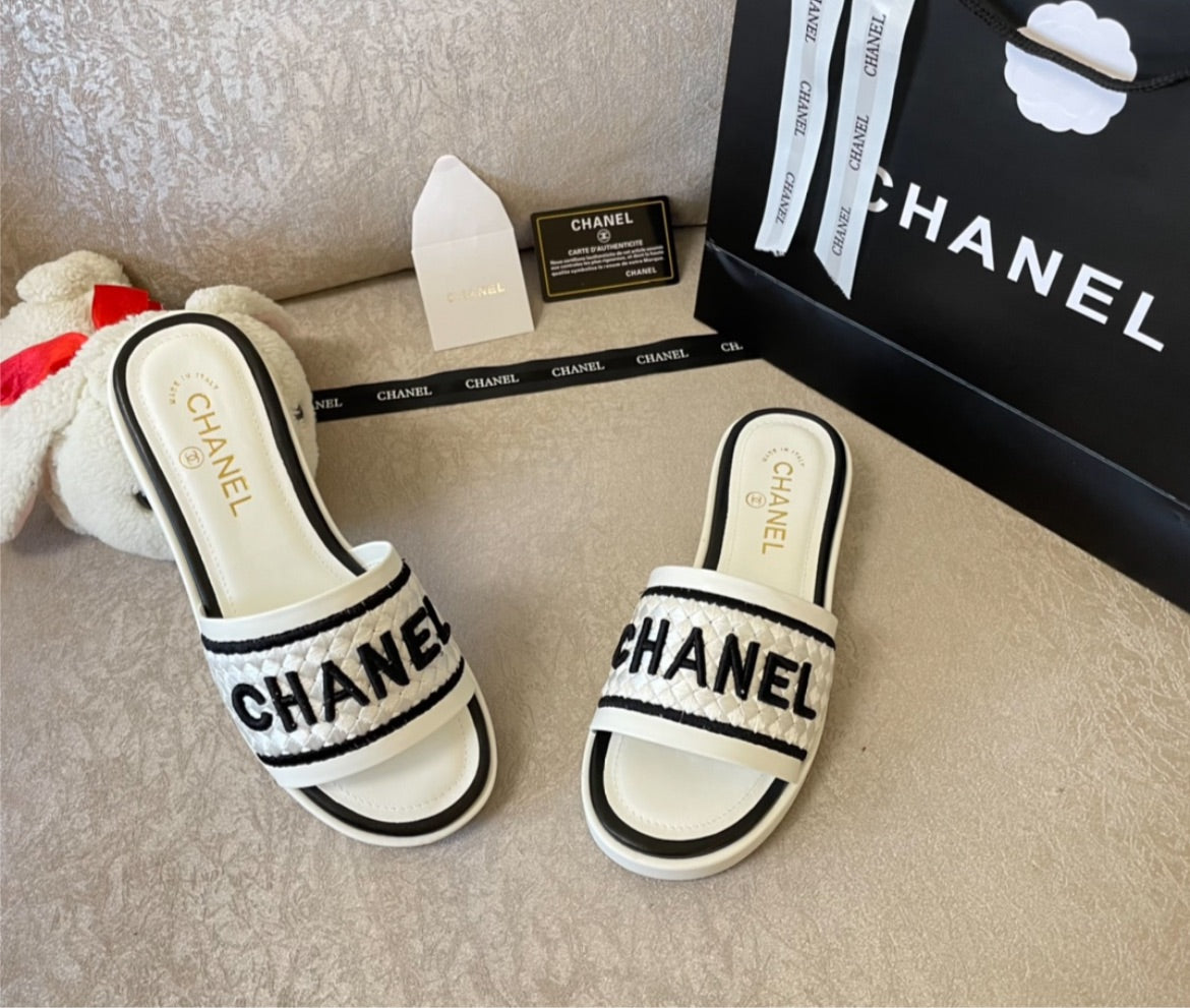 New Chanel woman sandal /slide